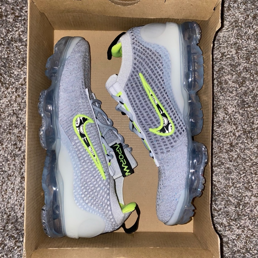 Women’s Nike Air Vapormax 2021 Flyknit Grey Neón Green
